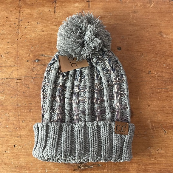 NWT Knit Pom‎ Pom Beanie - Picture 1 of 4